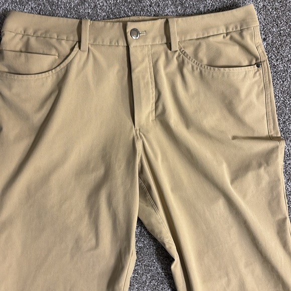 Men’s Lululemon ABC Classic-Fit 5 Pocket Pant Pants Trench Khaki 32 Like New - Picture 3 of 7